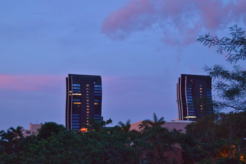La Riviera Aparthotel Fernando de la Mora Bagian luar foto