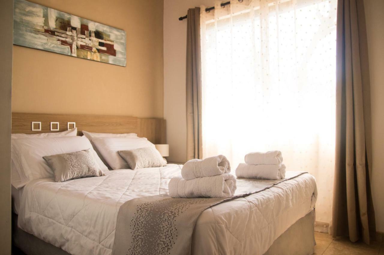 La Riviera Aparthotel Fernando de la Mora Bagian luar foto